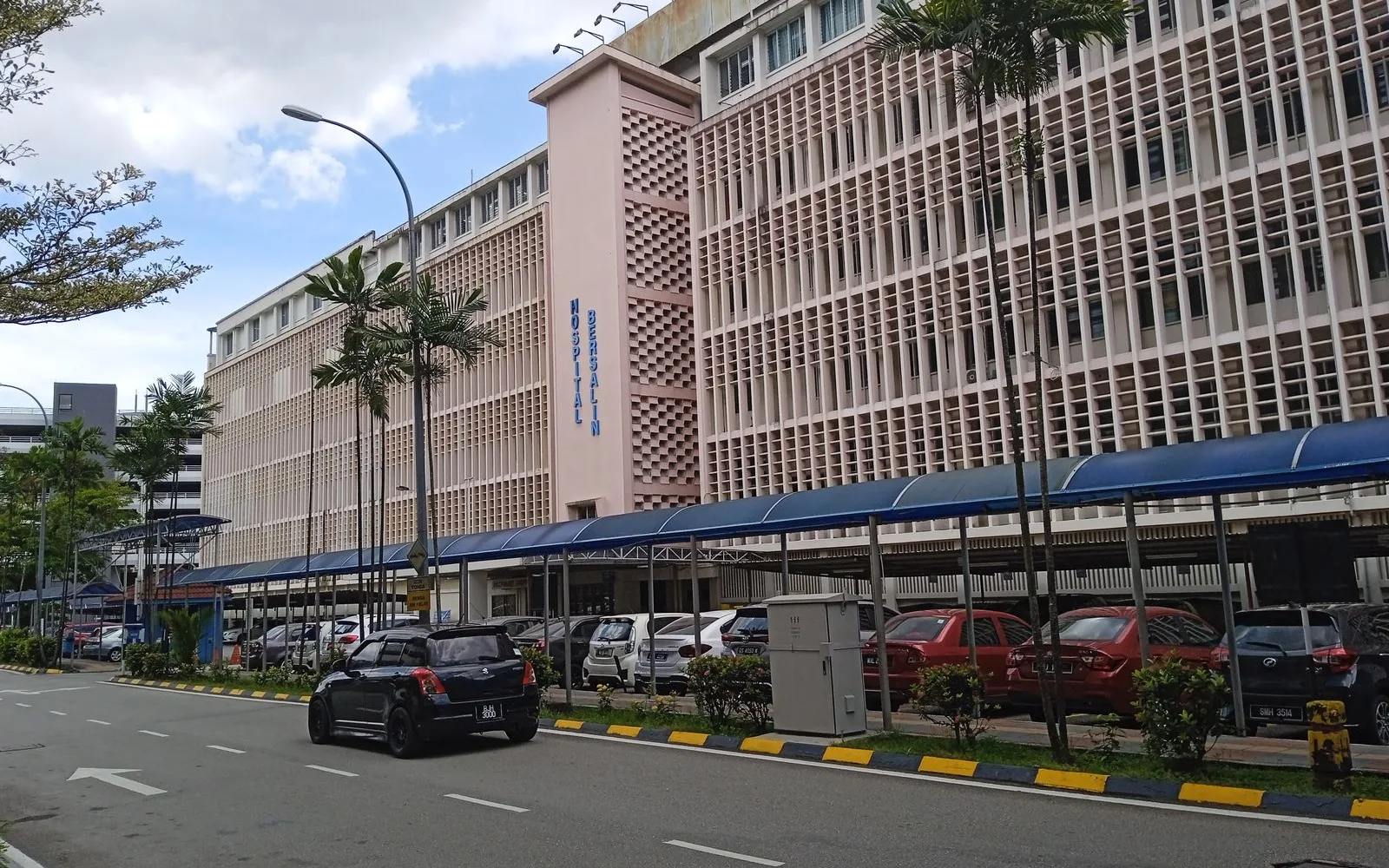 Street view of the Hospital Bersalin block at Hospital Kuala Lumpur (HKL) with parking alongside Street view of the Hospital Bersalin block at Hospital Kuala Lumpur (HKL) with parking alongside